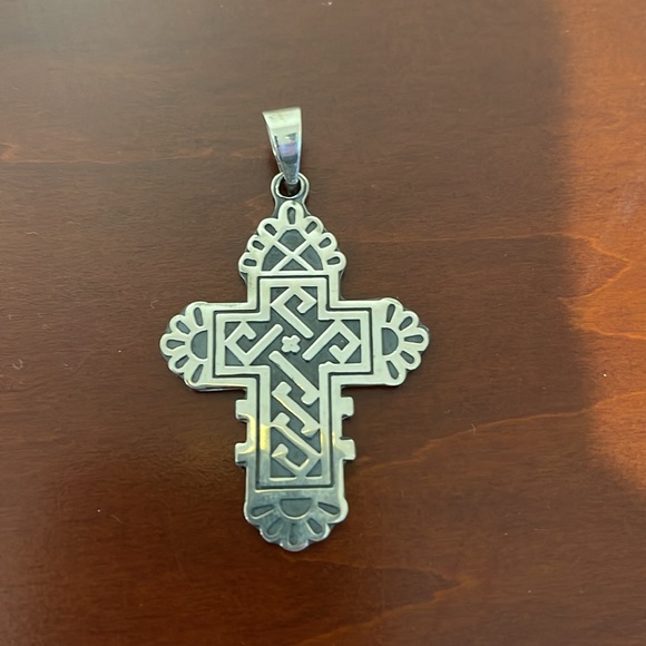 950 Silver (Higher grade than Sterling) Beautiful Silver Cross made in Mexico - Picture 1 of 5